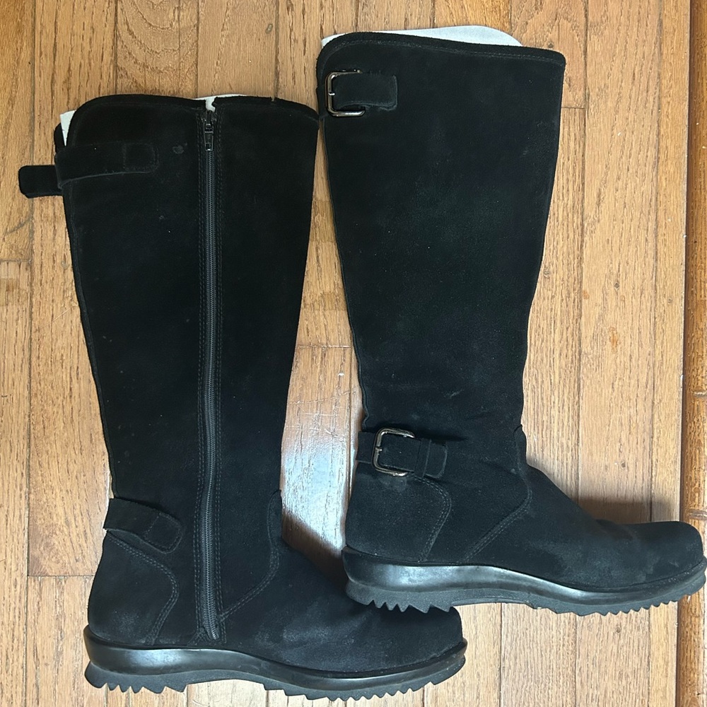 La Canadienne suede waterproof boots 6 1/2